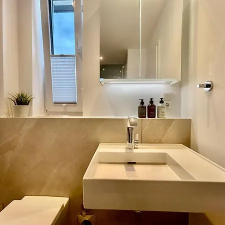 In Fusslaeufiger Naehe Zu Airport-messe 2 *