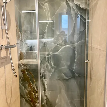 In Fußläufiger Nähe Zu Airport-messe Apartment Düsseldorf