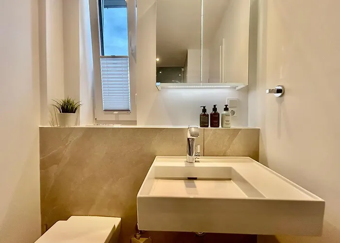 In Fusslaeufiger Naehe Zu Airport-messe 2 *